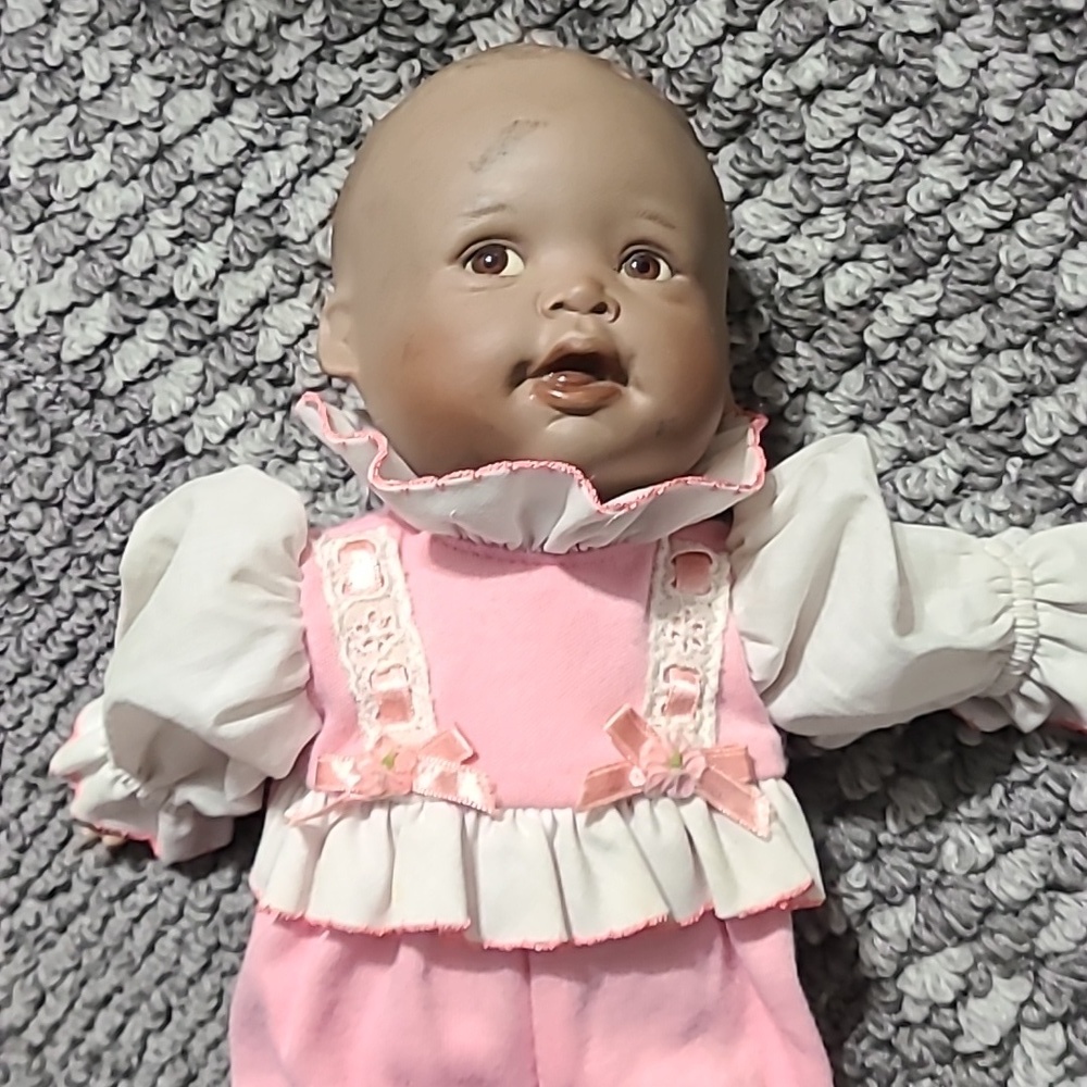 1993 YOLANDA bello‎ Porcelain Baby Doll Vintage Dress